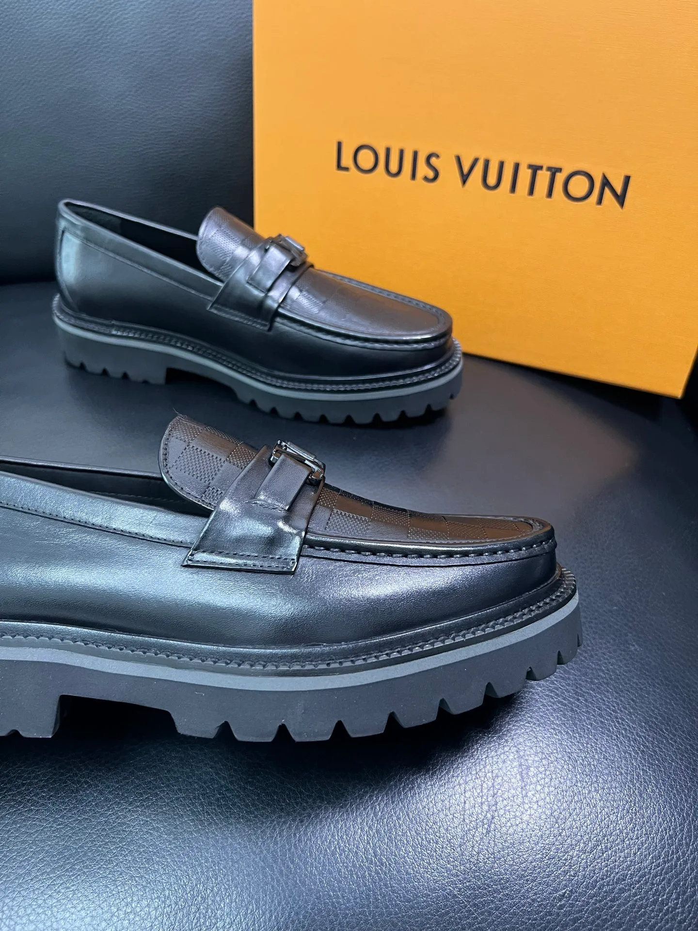 Men's shoes 💰780 Lv top purchasing Louis Vuitton leather shoes counter synchronization, uppers imported from Italy, imported water-dyed cowhide lining, soles: original soles specially provided by the original factory, original factory follow-up goods, high quality, welcome to compare, code number 38-44 (customized 45) 85842